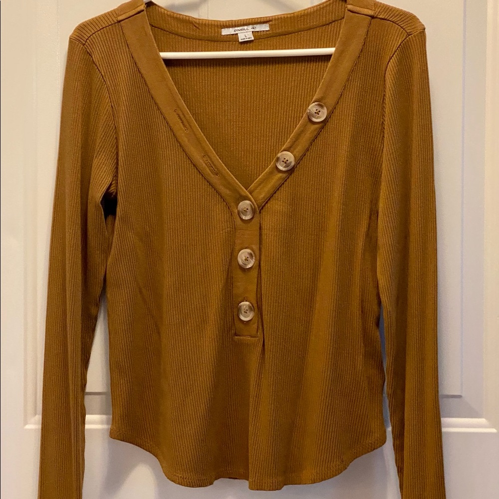 O’Neil mustard color shirt